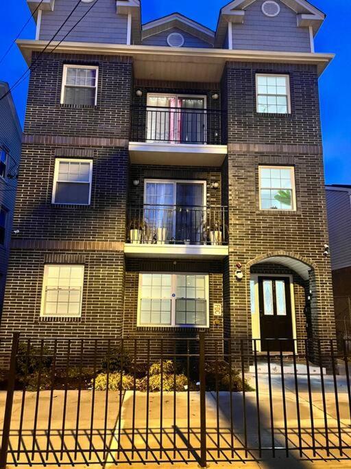 Luxury **Cozy• 2 Bedroom 2 Min. From Ewr / Newark Downtown Extérieur photo